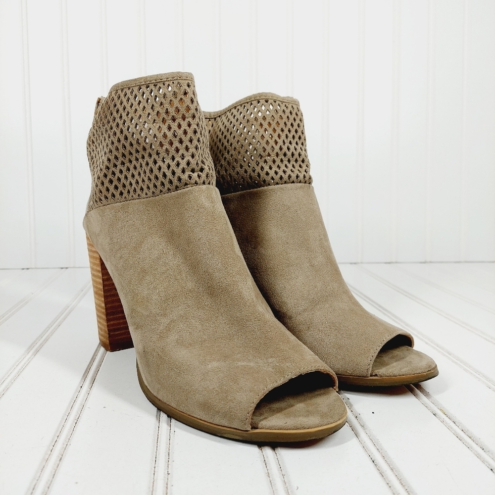 Report Block Heel Perforated Peep Toe Casual Ankl… - image 4